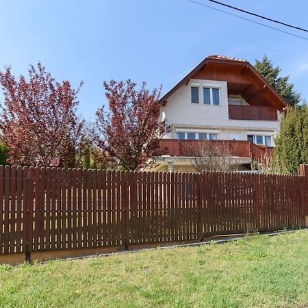 Cosy And Colorful Apartment Szentendre Bagian luar foto